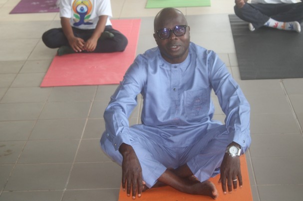 L’Ambassade de l’Inde célèbre la Journée Mondiale du Yoga à l’Université Polytechnique de San Pedro, en partenariat avec le TIPSP et l’UPSP