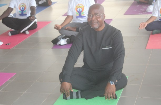 L’Ambassade de l’Inde célèbre la Journée Mondiale du Yoga à l’Université Polytechnique de San Pedro, en partenariat avec le TIPSP et l’UPSP