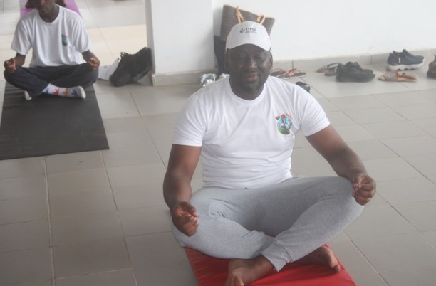 L’Ambassade de l’Inde célèbre la Journée Mondiale du Yoga à l’Université Polytechnique de San Pedro, en partenariat avec le TIPSP et l’UPSP