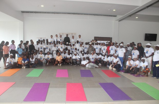 L’Ambassade de l’Inde célèbre la Journée Mondiale du Yoga à l’Université Polytechnique de San Pedro, en partenariat avec le TIPSP et l’UPSP
