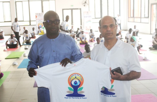 L’Ambassade de l’Inde célèbre la Journée Mondiale du Yoga à l’Université Polytechnique de San Pedro, en partenariat avec le TIPSP et l’UPSP