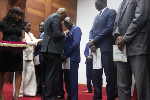 Le Président de l’USP, le Professeur Méké MÉÏTÉ, élevé à la dignité de Commandeur dans l’ordre de l’éducation nationale de CI